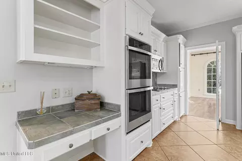 Kitchen - 710 Woodgate Dr, Madison, MS 39110 photo 4 of 5