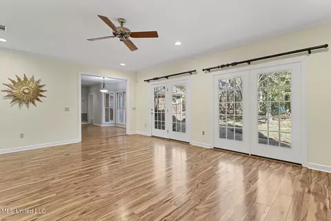 Living - 710 Woodgate Dr, Madison, MS 39110 photo 3 of 4