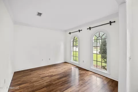Living - 710 Woodgate Dr, Madison, MS 39110 photo 4 of 4