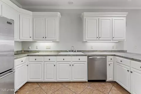 Kitchen - 710 Woodgate Dr, Madison, MS 39110 photo 5 of 5