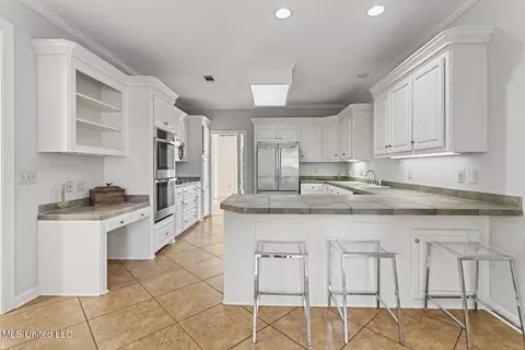 Kitchen - 710 Woodgate Dr, Madison, MS 39110 photo 3 of 5
