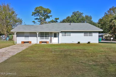 226 Audrey Cir, Ocean Springs, MS 39564