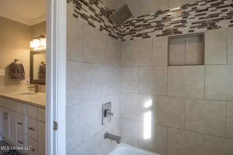 Bath - 2 Briar Patch Ln, Gulfport, MS 39507 photo 6 of 7
