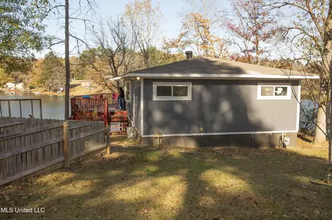 249 Lake Shore Dr, Potts Camp, MS 38659