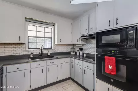 Kitchen - 6200 Juniper Dr, Vancleave, MS 39565 photo 3 of 3