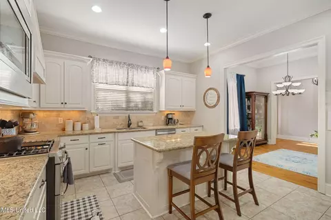 Kitchen - 125 Westerly Pl, Madison, MS 39110 photo 2 of 5
