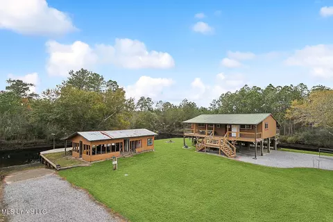 5077 Ruby St, Bay Saint Louis, MS 39520