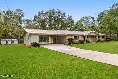 4404 Grass Ridge Rd, Moss Point, MS 39562