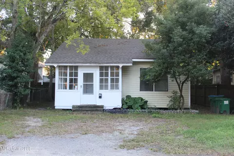 706 Mckinley Ave, Pascagoula, MS 39567
