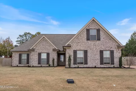 310 Garrison Dr, Senatobia, MS 38668