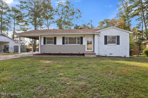 1933 Carolyn Ln, Pearl, MS 39208