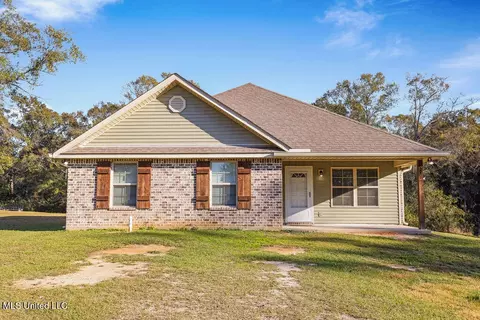 820 Rock Ranch Rd, Carriere, MS 39426
