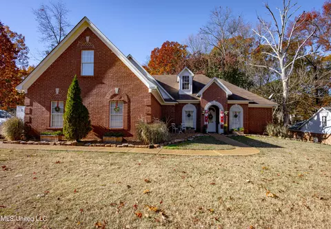 1235 Dogwood Hollow Dr, Nesbit, MS 38651