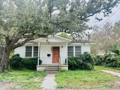 195 Crawford St, Biloxi, MS 39530