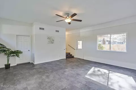 Living - 4325 Ridgewood Rd, Jackson, MS 39211 photo 5 of 7