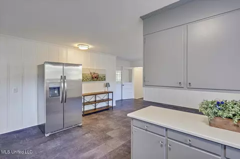 Kitchen - 4325 Ridgewood Rd, Jackson, MS 39211 photo 4 of 5