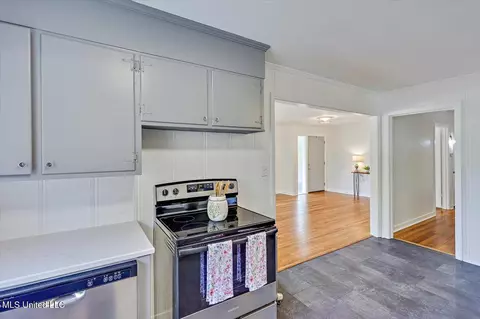 Kitchen - 4325 Ridgewood Rd, Jackson, MS 39211 photo 3 of 5