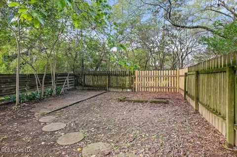 Exterior - 4325 Ridgewood Rd, Jackson, MS 39211 photo 3 of 7