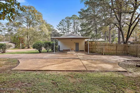 Exterior - 4325 Ridgewood Rd, Jackson, MS 39211 photo 2 of 7