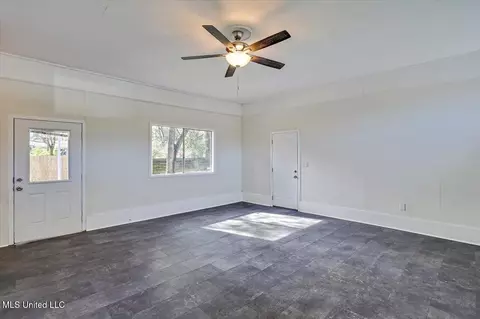 Living - 4325 Ridgewood Rd, Jackson, MS 39211 photo 6 of 7