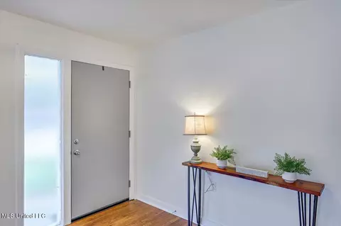 Entry Way - 4325 Ridgewood Rd, Jackson, MS 39211 photo 1 of 1