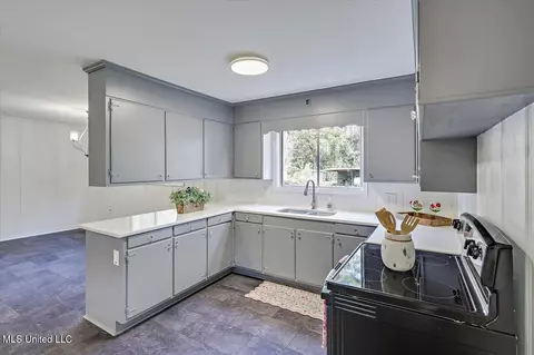 Kitchen - 4325 Ridgewood Rd, Jackson, MS 39211 photo 1 of 5
