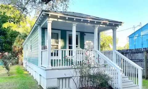 2003 Government St #1D, Ocean Springs, MS 39564