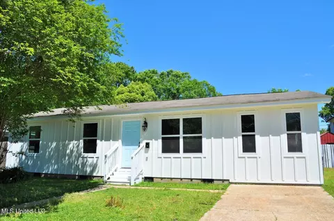 2303 Fulton Ave, Pascagoula, MS 39567