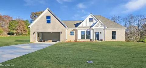 53 Prather St, Byhalia, MS 38611