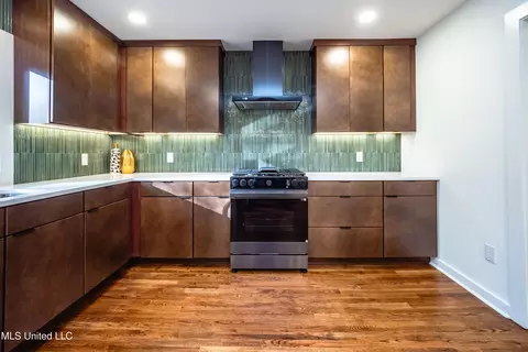 Kitchen - 384 Naples Rd, Jackson, MS 39206 photo 3 of 5