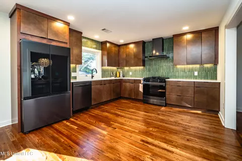Kitchen - 384 Naples Rd, Jackson, MS 39206 photo 1 of 5