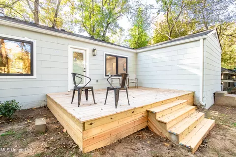 Exterior - 384 Naples Rd, Jackson, MS 39206 photo 3 of 4