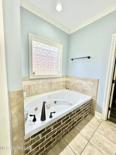 Bath - 715 Tortoise Rdg, Brandon, MS 39047 photo 2 of 5