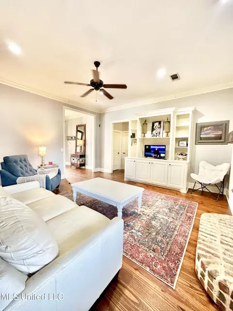 Living - 715 Tortoise Rdg, Brandon, MS 39047 photo 3 of 4