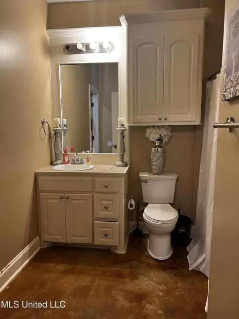 Bath - 508 Lyon St, Canton, MS 39046 photo 2 of 2