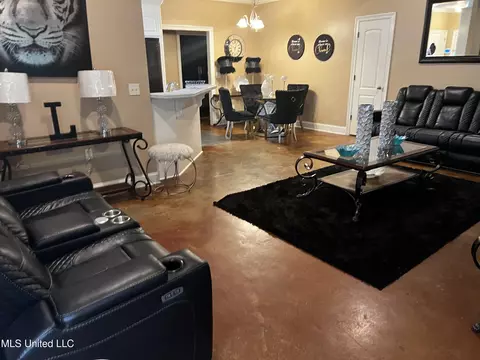 Living - 508 Lyon St, Canton, MS 39046 photo 1 of 3