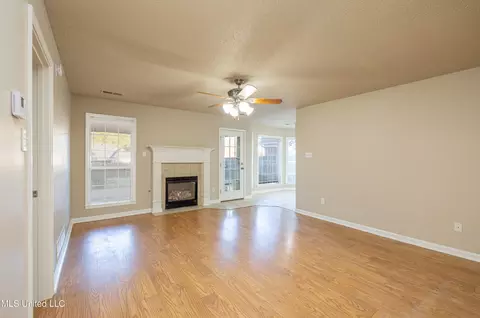 Living - 3148 Mcingvale Rd, Hernando, MS 38632 photo 1 of 4