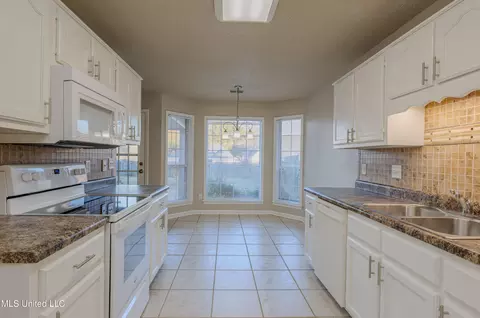 Kitchen - 3148 Mcingvale Rd, Hernando, MS 38632 photo 4 of 4