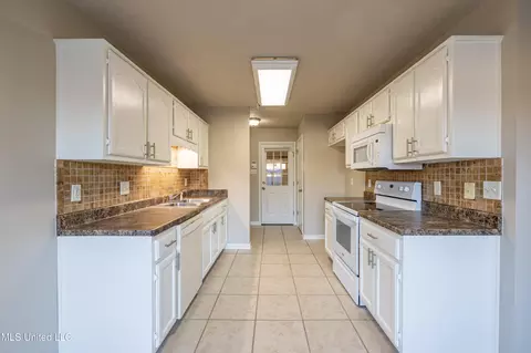 Kitchen - 3148 Mcingvale Rd, Hernando, MS 38632 photo 1 of 4