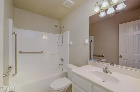 Bath - 3148 Mcingvale Rd, Hernando, MS 38632 photo 3 of 3