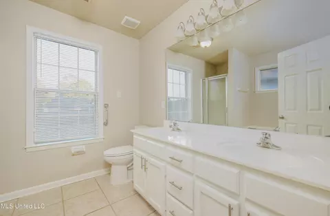 Bath - 3148 Mcingvale Rd, Hernando, MS 38632 photo 2 of 3