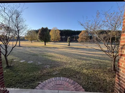 Exterior - 2425 Perry Rd, Grenada, MS 38901 photo 5 of 7