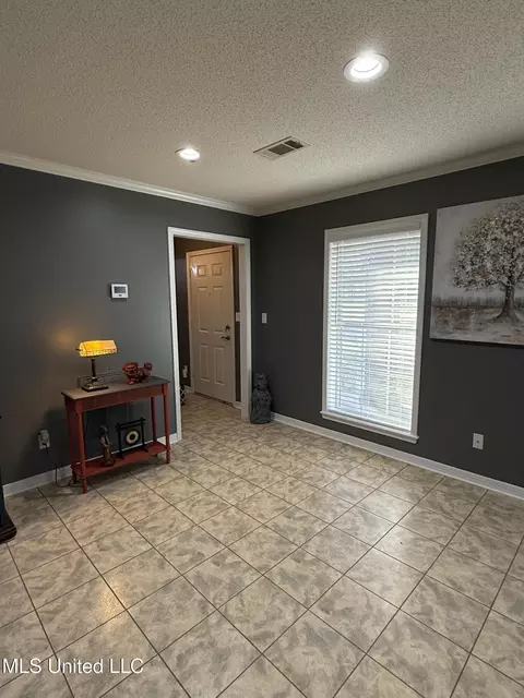 Entry Way - 2425 Perry Rd, Grenada, MS 38901 photo 2 of 2