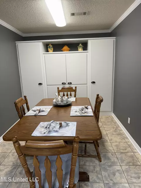 Dining - 2425 Perry Rd, Grenada, MS 38901 photo 1 of 1