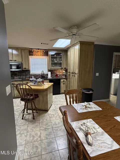 Kitchen - 2425 Perry Rd, Grenada, MS 38901 photo 3 of 8
