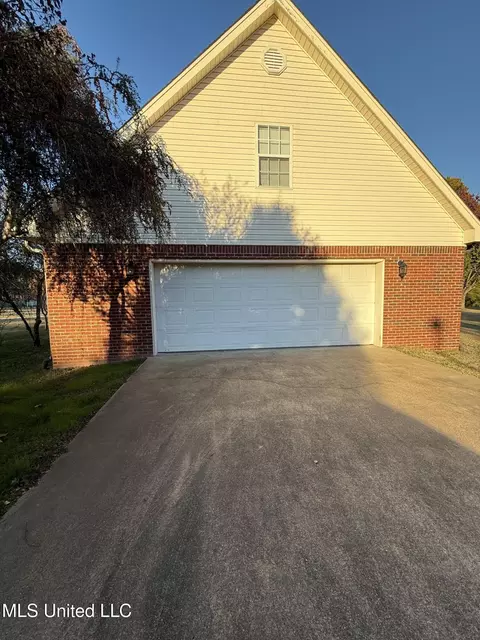 Exterior - 2425 Perry Rd, Grenada, MS 38901 photo 7 of 7