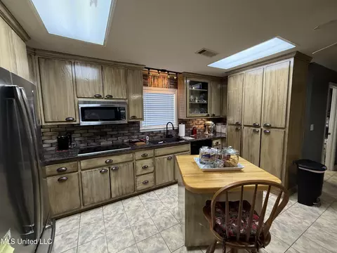 Kitchen - 2425 Perry Rd, Grenada, MS 38901 photo 1 of 8