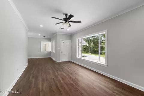 Living - 112 Louis Wilson Dr, Brandon, MS 39042 photo 4 of 6