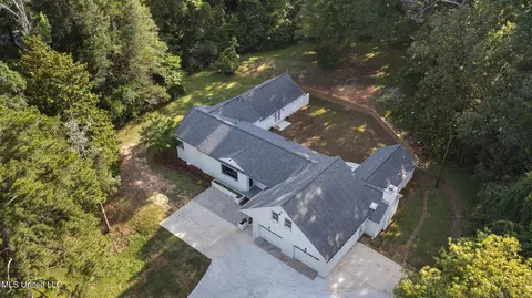 Exterior - 112 Louis Wilson Dr, Brandon, MS 39042 photo 2 of 10