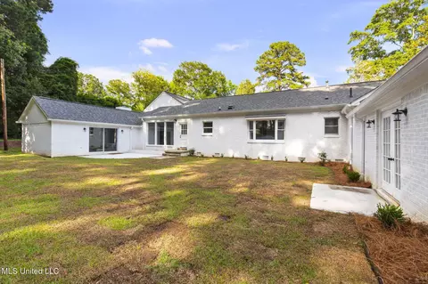 Exterior - 112 Louis Wilson Dr, Brandon, MS 39042 photo 8 of 10